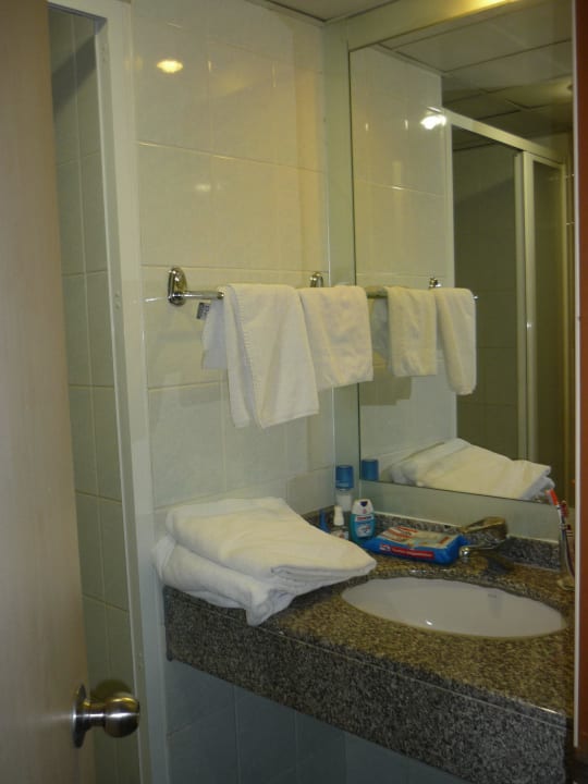 Badezimmer - Waschtisch mit Spiegel AQI Pegasos World