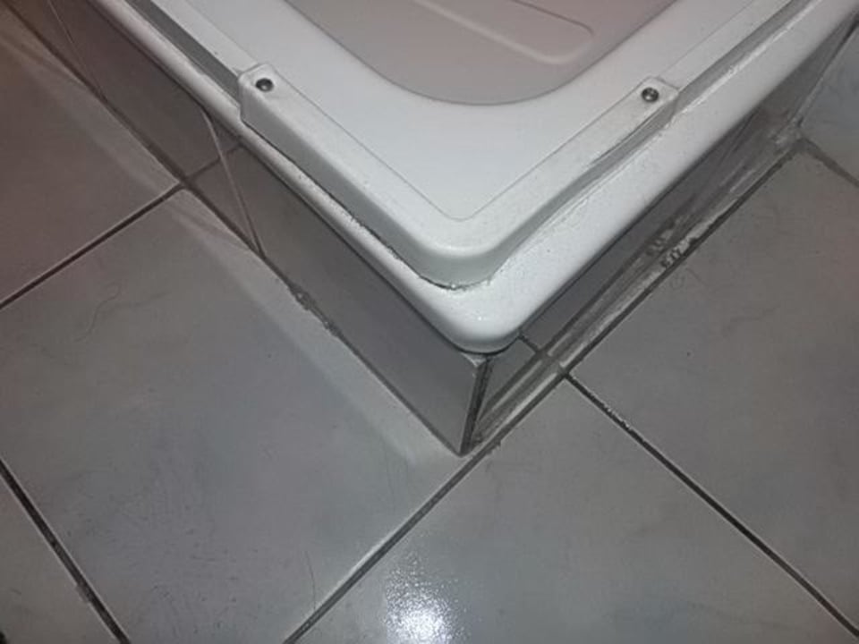 Schmutz Bad 1 Dusche Hotel Kiss Family