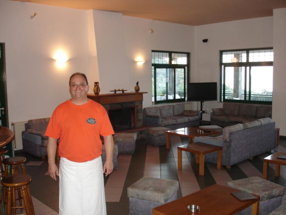 Zakis - der Chef im Loungebereich Hotel Dionysos