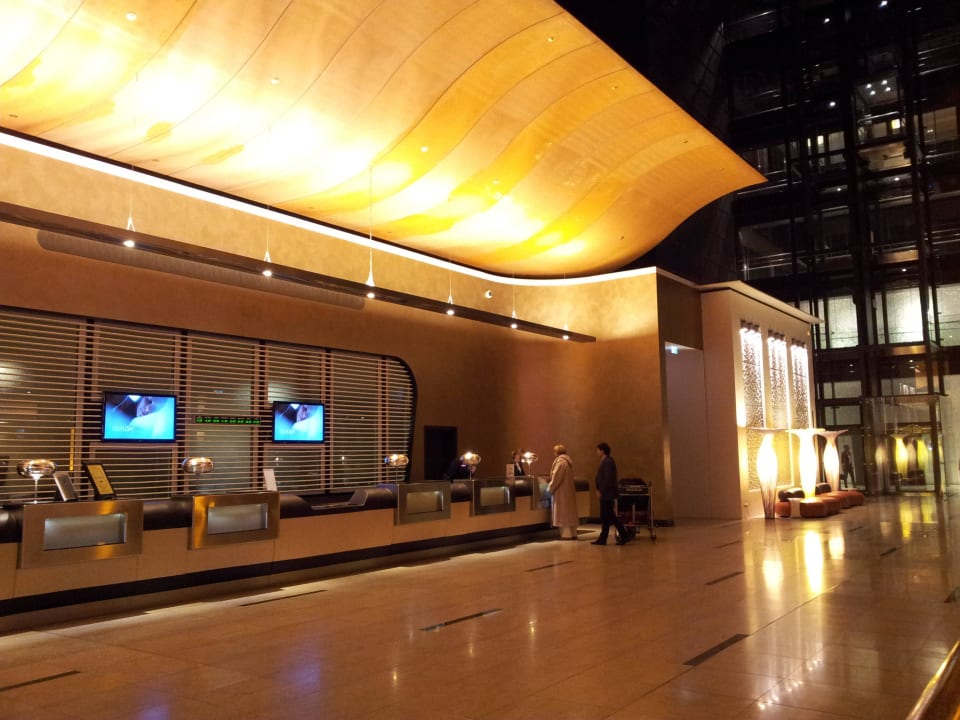 Rezeption Hilton Frankfurt Airport