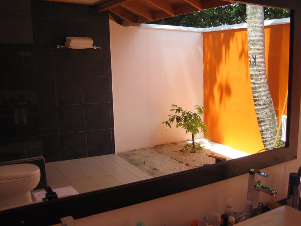 Halboffenes Bad Vilamendhoo Island Resort & Spa