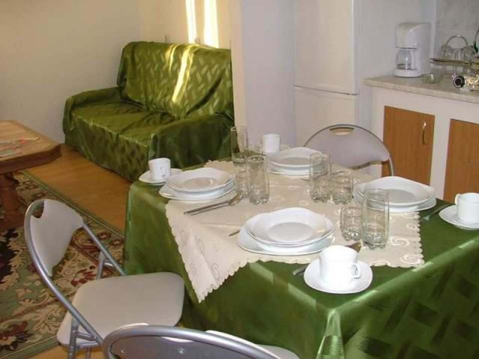 Room Pension Rock & Red