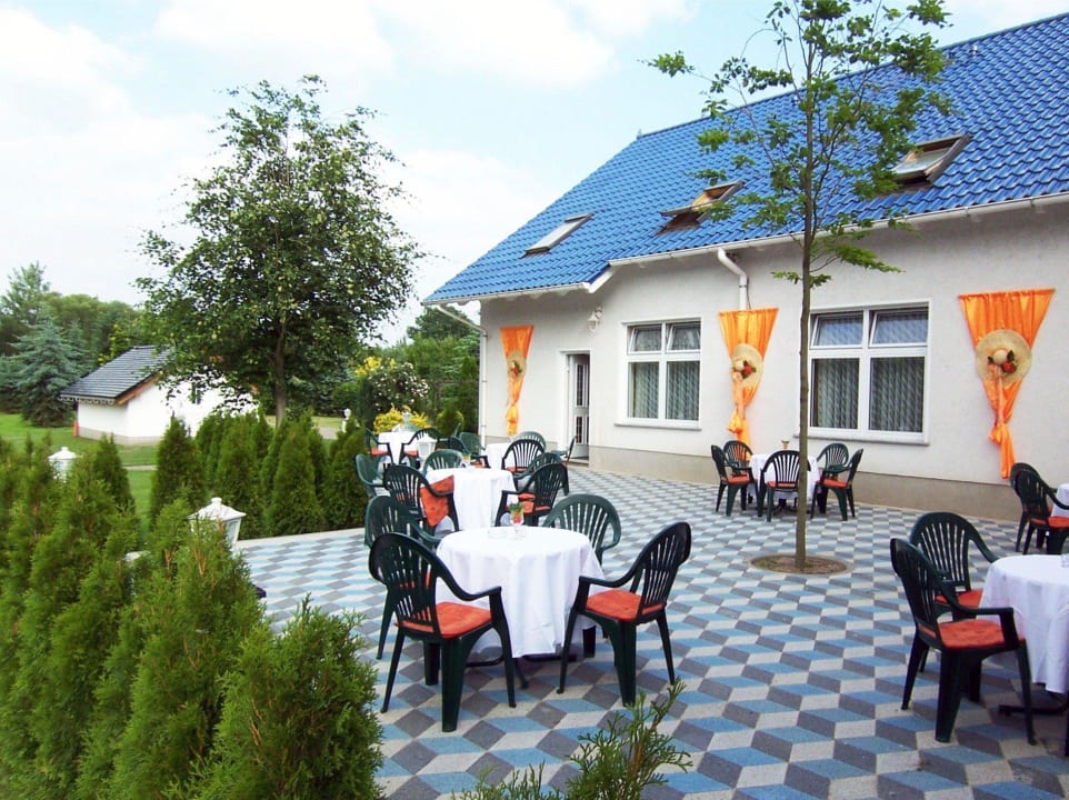 Terrasse mit Zugang zum Park Hotel Zum blauen Dach