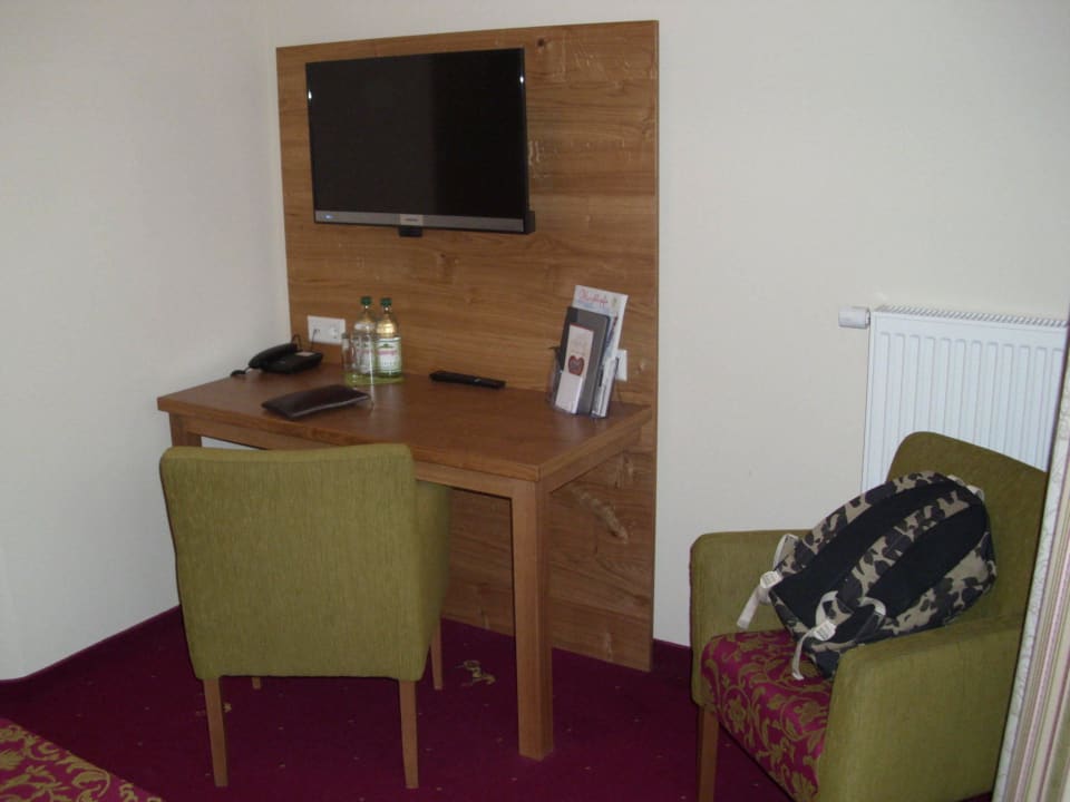 Edle Hölzer im gesamten Zimmer Hotel Rössle