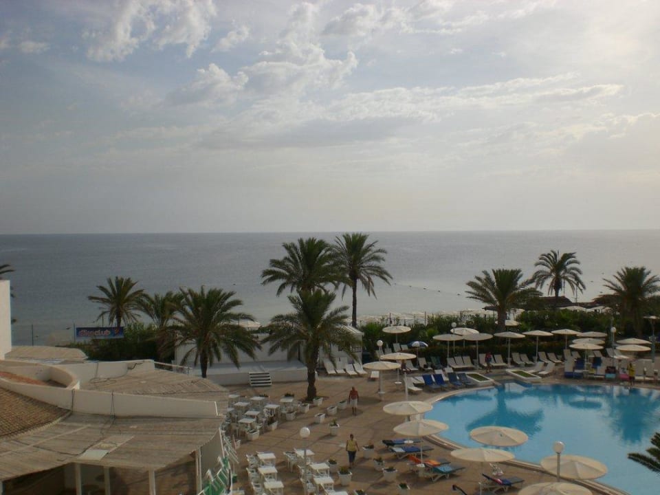 Blick vom Zimmer Hotel El Mouradi Skanes Beach