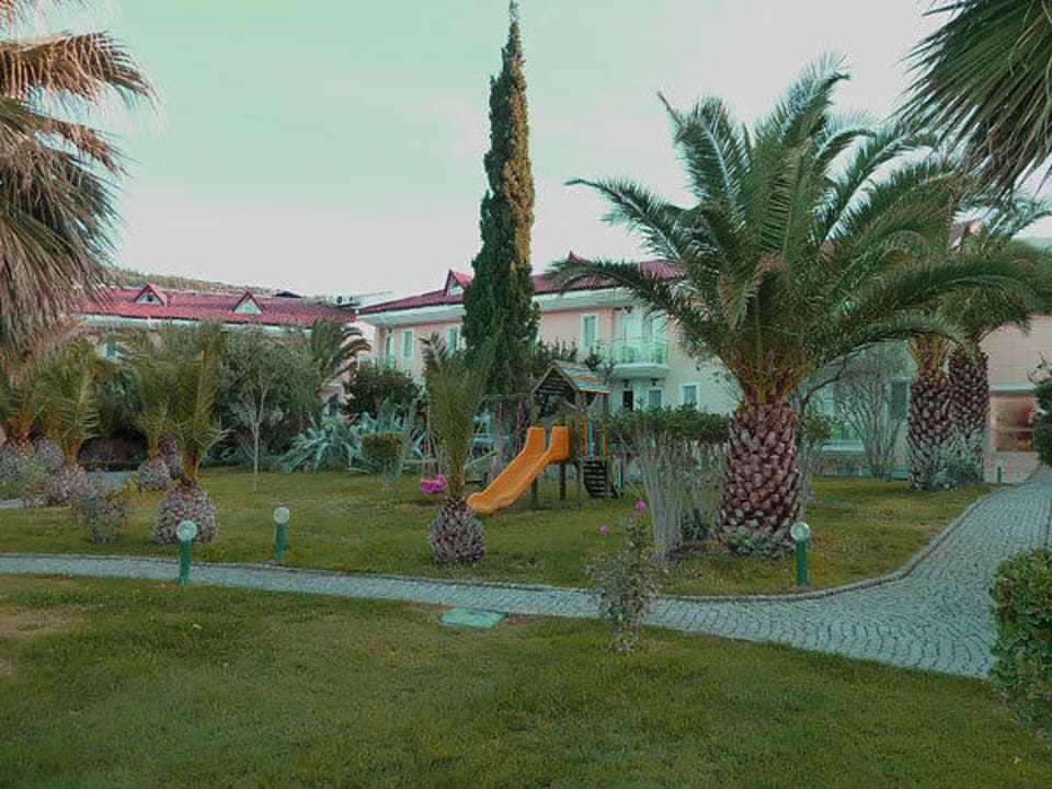 Garten und Pool .. schön Lycus River Thermal Hotel