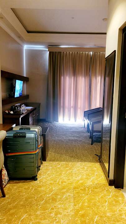 Zimmer The Golden Crown Hotel