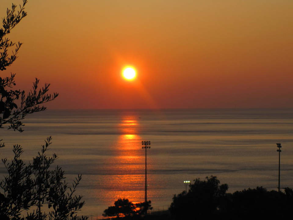 Sonnenuntergang vom Hotel aus gesehen Hotel Sandy Bay