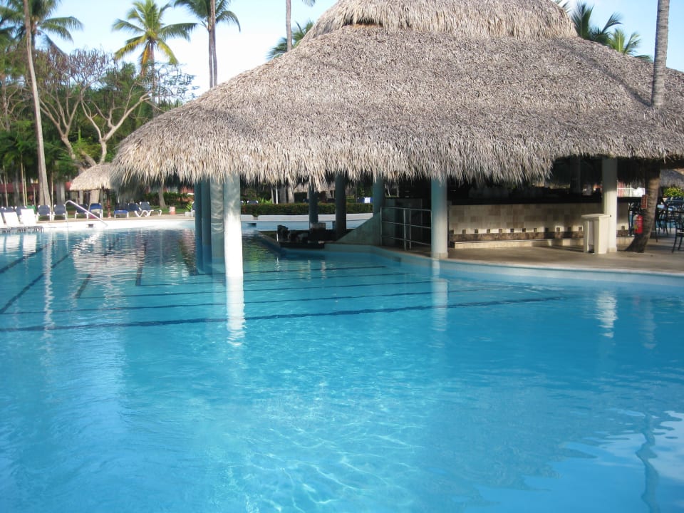 Die Poolbar... Grand Palladium Select Bávaro Resort & Spa
