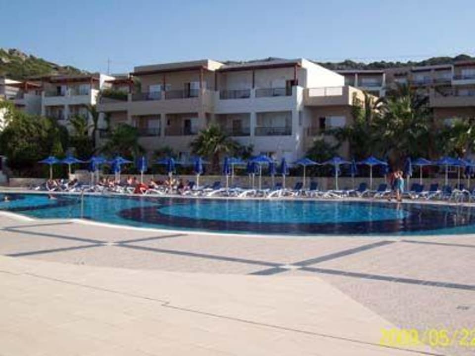 Hauptpool mit Blick auf Zimmer Grand Hotel Holiday Resort