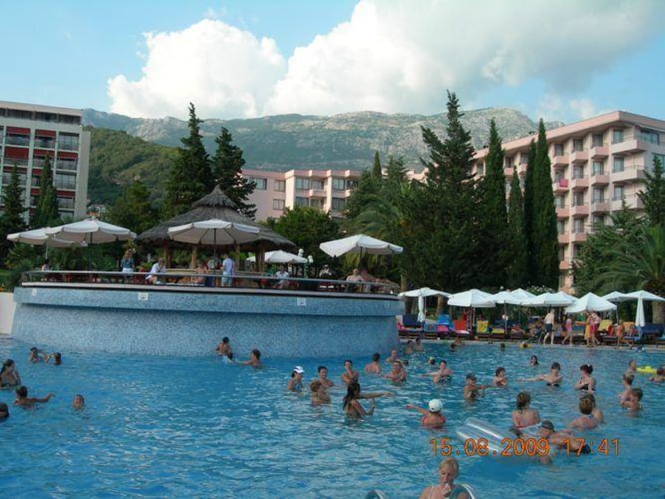 Basen Iberostar Waves Bellevue