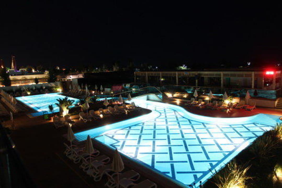 Pool abends Sentido Trendy Verbena Beach