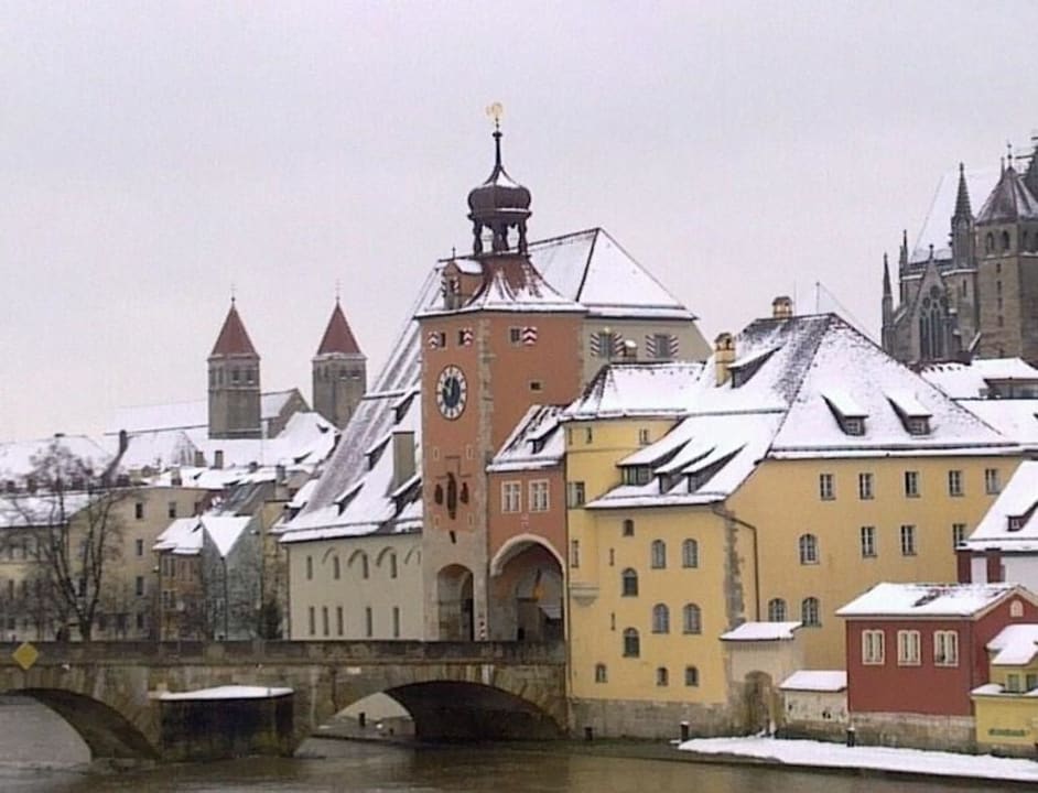 Vom Zimmer auf das Weltkulturerbe Regensburg Sorat Insel Hotel Regensburg