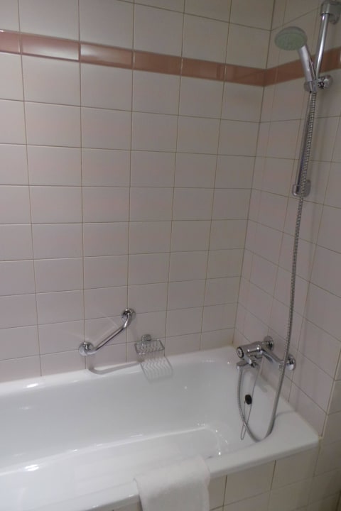 Badewanne mit Dusche Hilton Dresden