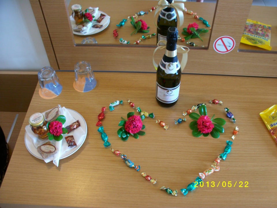 20ister Hochzeitstag vom Hotel eine Aufmerksamkeit Hotel Kalithea Horizon Royal