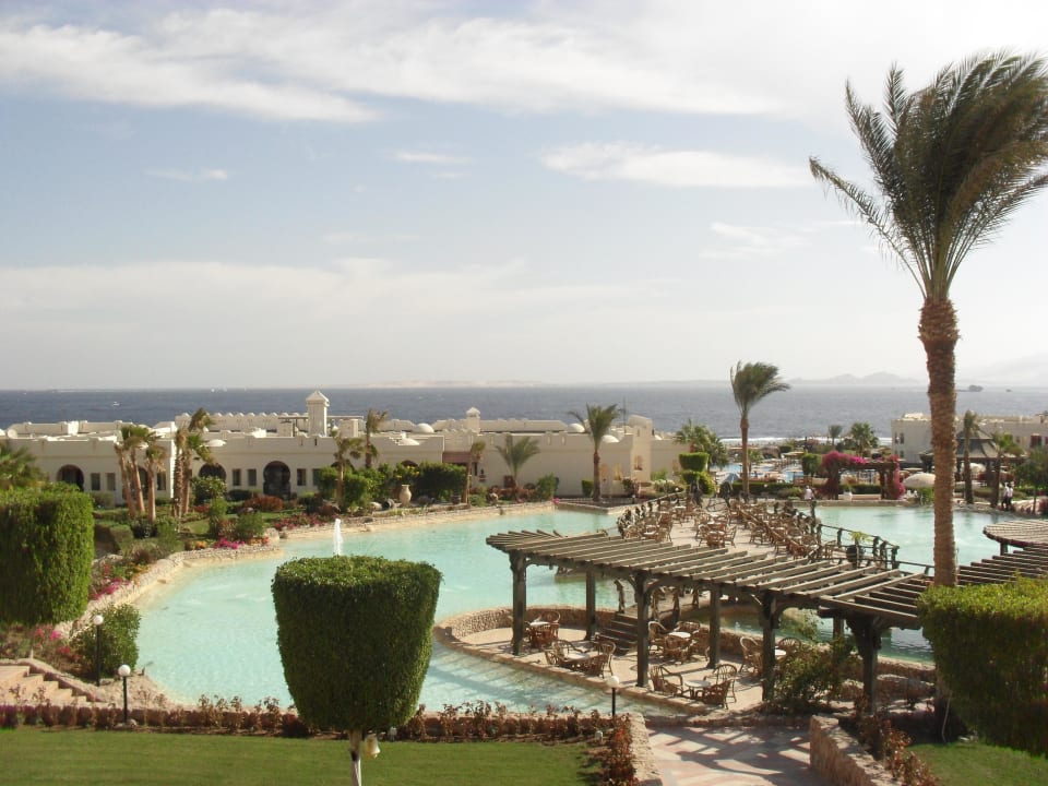 Basen Charmillion Club Resort