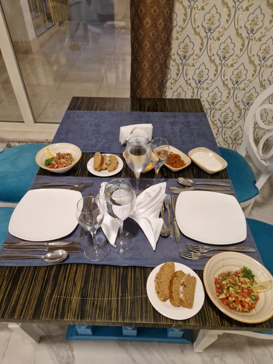 Gastro Well Palace Side