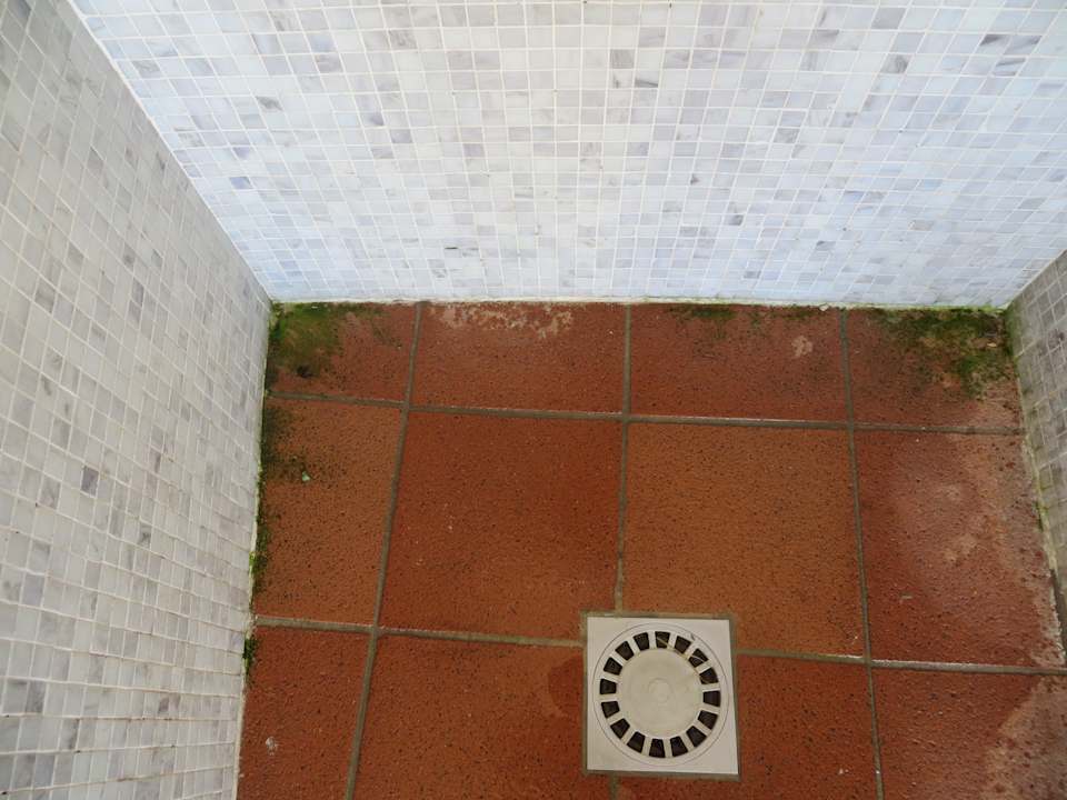 Dusche am Pool Capo dei Greci Taormina Coast Resort Hotel & Spa