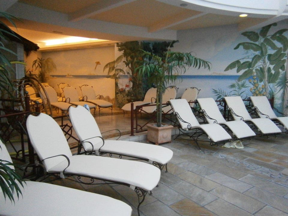 Liegen am Lagunenbad Alpina Alpendorf