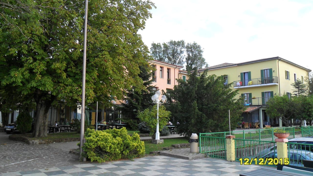 Vor dem Parkhotel Terasse Parc Hotel Jolanda