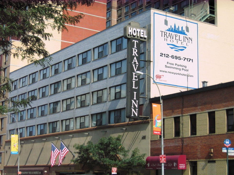 Hotel von aussen Hotel Travel Inn