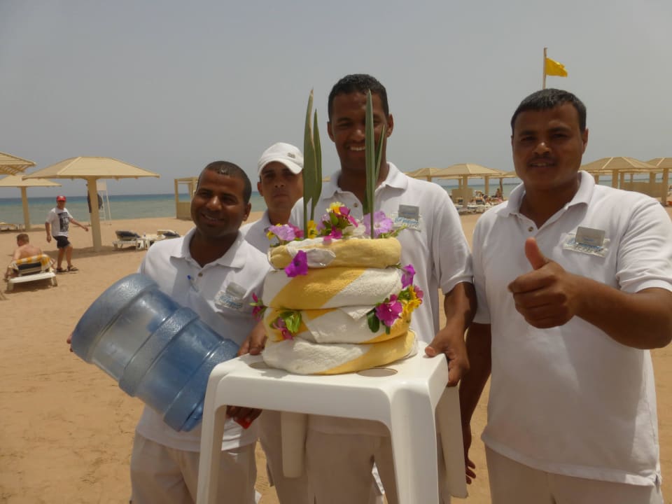 Geburtstagstorte von den Strandboys Premier Le Reve Hotel & Spa
