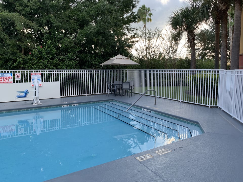 Pool Best Western Plus Hotel Universal Inn