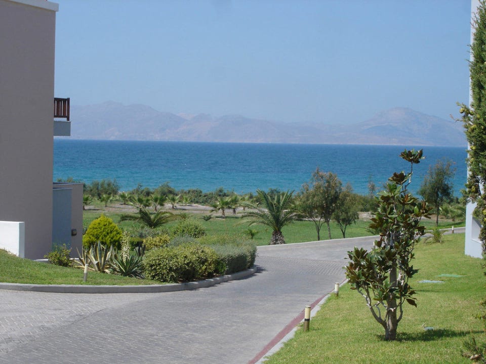 Weg zum Strand Atlantica Marmari Palace