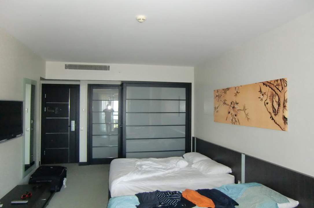 Zimmeransicht - Bad im Hintergrund Limak Lara Deluxe Hotel & Resort