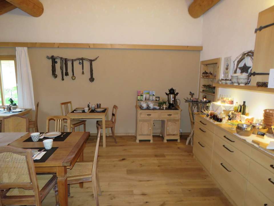 Frühstückraum mit Buffet Chesa Staila Hotel - B&B