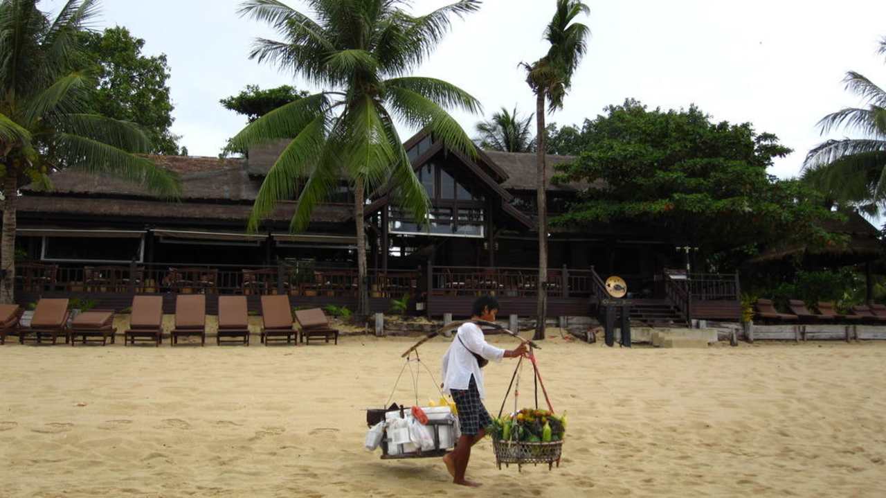 Lecker Essen am Strand. Long Bay Resort Koh Phangan