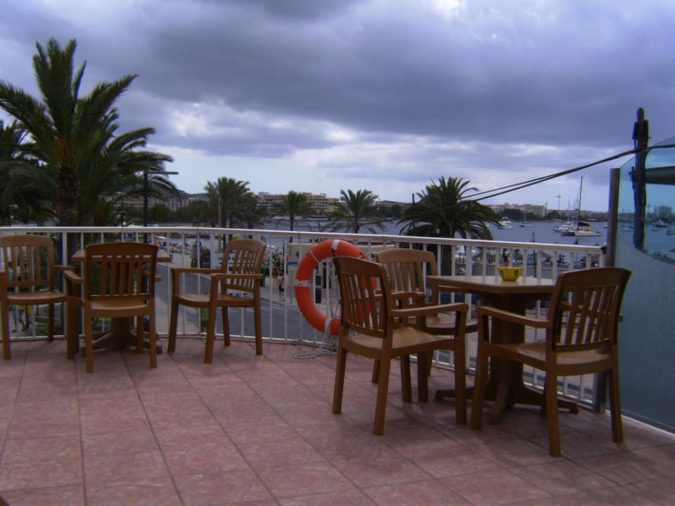 Terrasse mit Pool Hotel Osiris