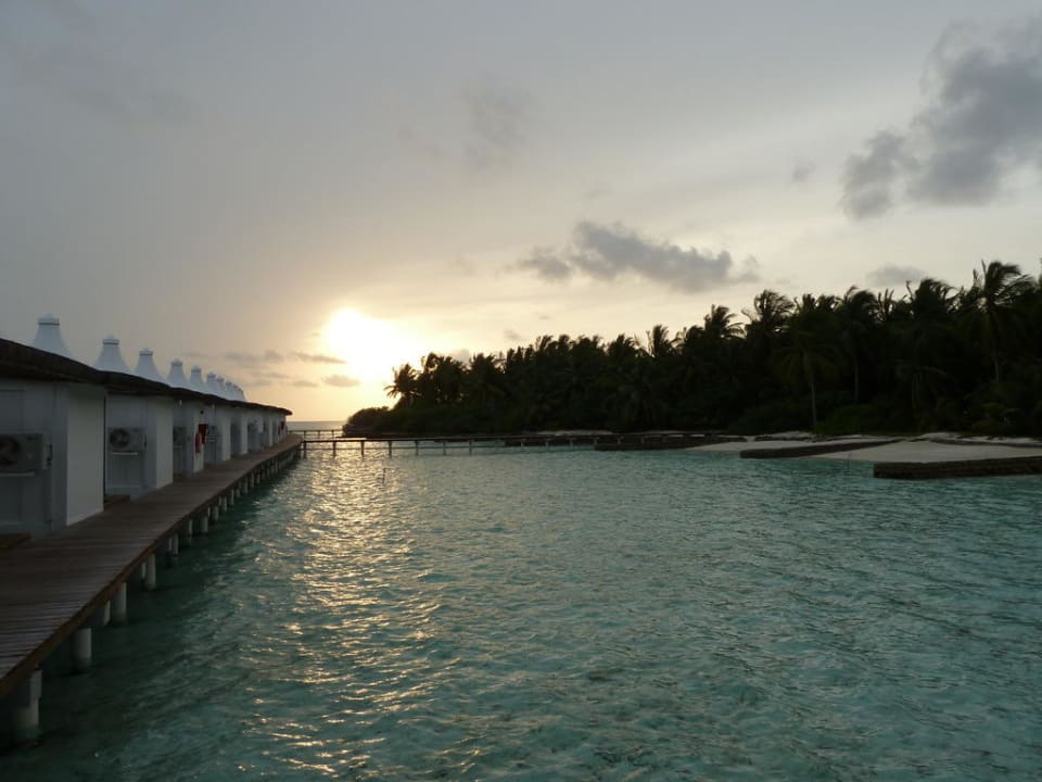 Sonnenuntergang vom Wasserbungalow Cinnamon Hakuraa Huraa Maldives