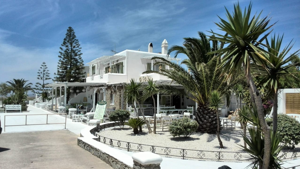 Das Hotelgebäude und Außenanlage La Stella Stay