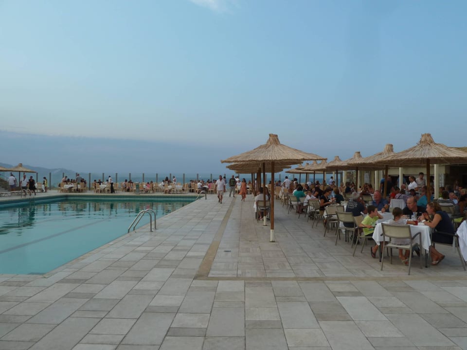 Essen am Pool! Civitel Creta Beach
