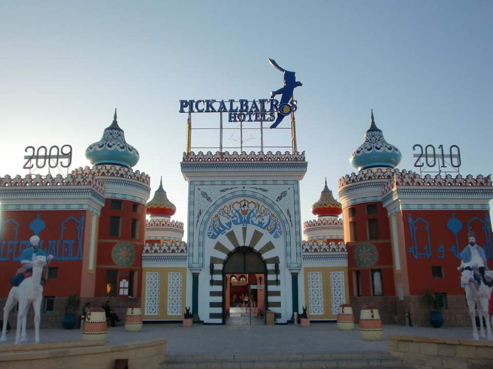 Eingang Pickalbatros Alf Leila Wa Leila Resort - Neverland Hurghada