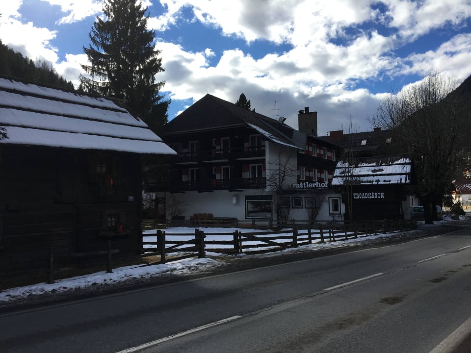 Blick vom Ort kommend Hotel GUT Trattlerhof & Chalets