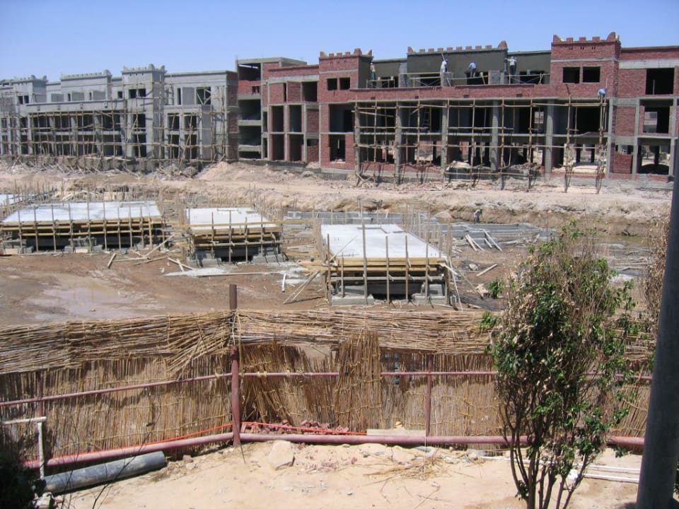 Baustelle direkt neben dem Hotel Titanic Beach Spa & Aqua Park