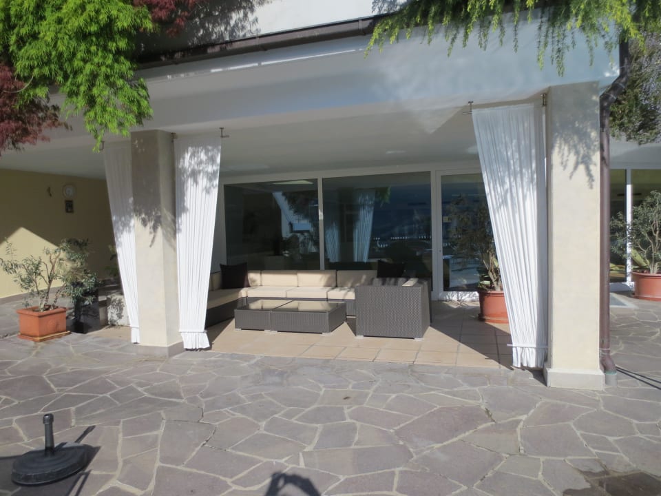 Blick vom Aussenpool Richtung Schwimmbad Hotel Golserhof