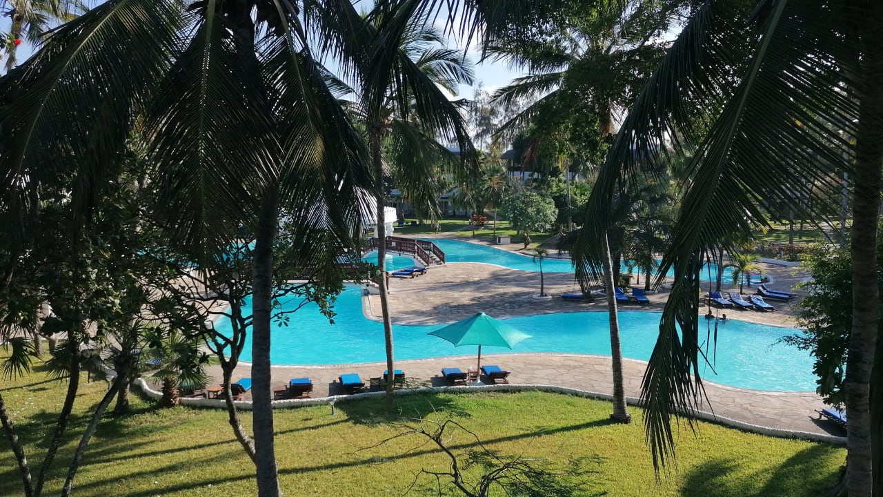 Pool Hotel Southern Palms Beach Resort