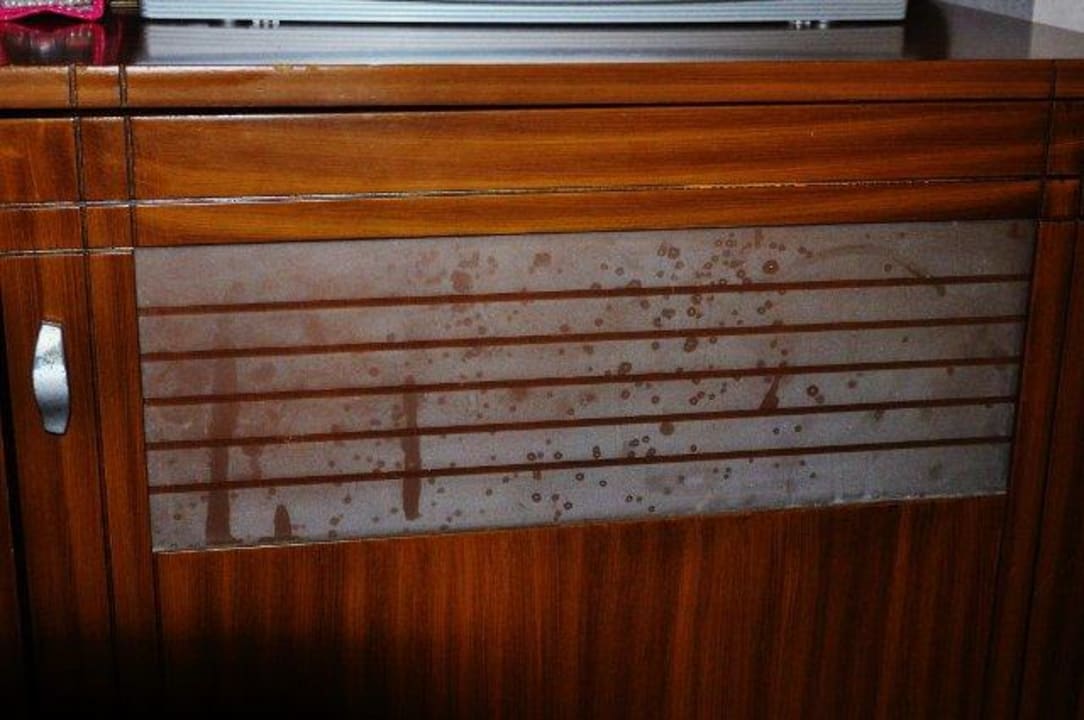 Tür zur Minibar sah von Ankunft bis Rückreise so aus Selectum Family Comfort Side