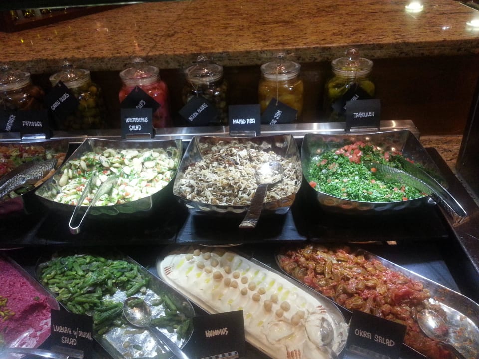 Salate The Cove Rotana Resort