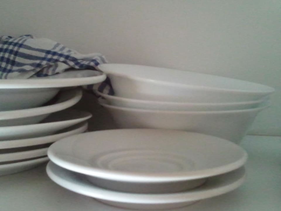 No dishes for four persons Theodosis Apartments
