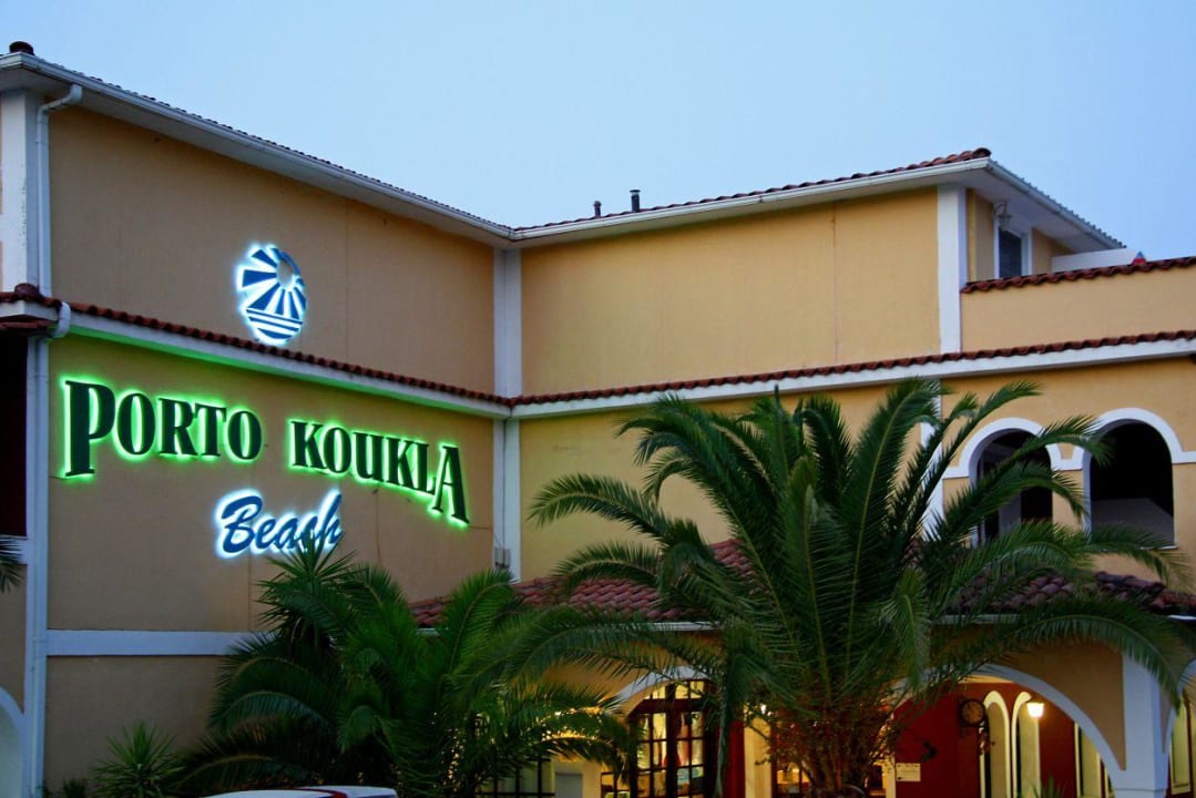 Außenansich vom Hotel Porto Koukla Beach