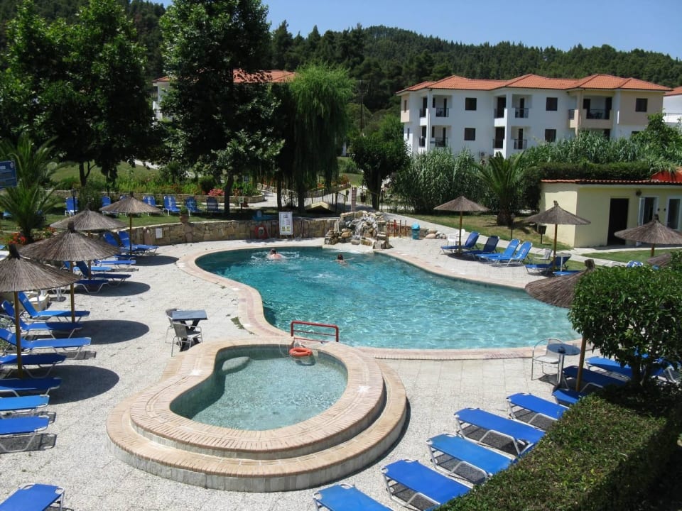 Jeden z basenów Hotel Chrousso Village