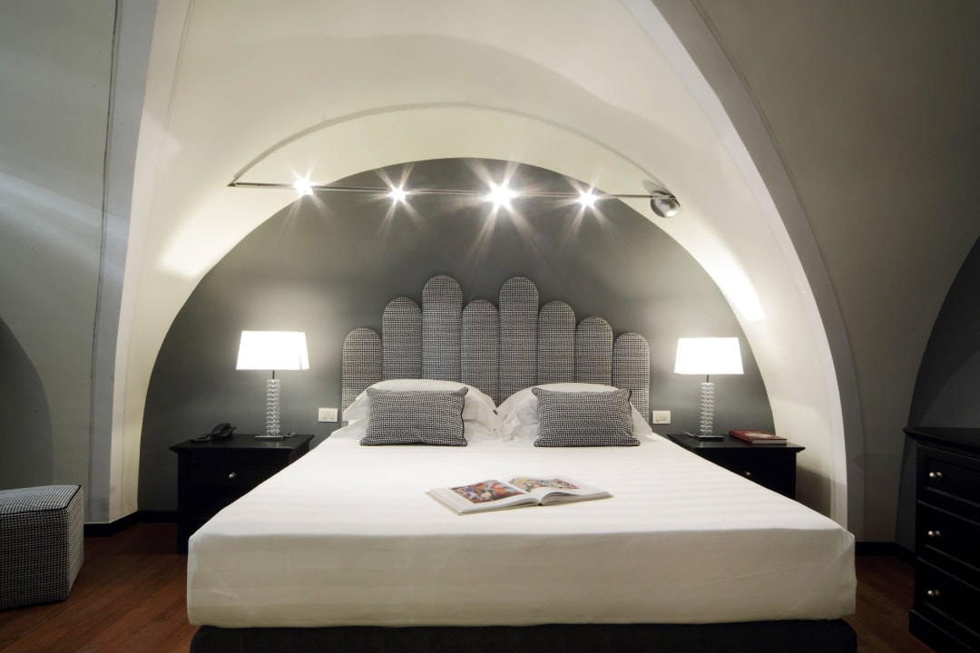 Deluxe Room The Telegraph Suites