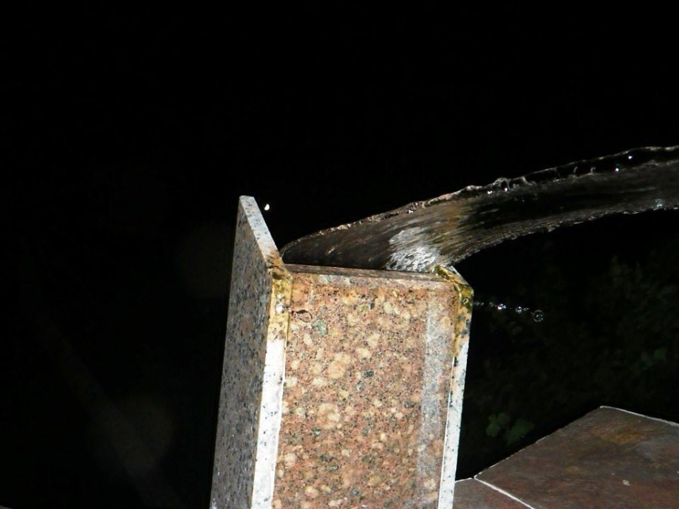 Wasserfallaußendusche im Gardenbungi Kuramathi Maldives