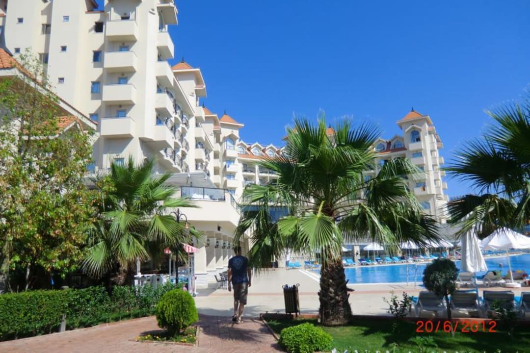 Hauptpool mit Blick aufs Hotel Side Mare Resort & Spa