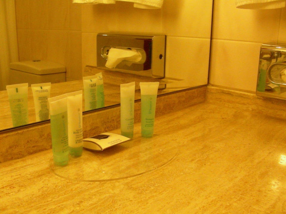 Bad Waschtischbereich  Hilton Munich City