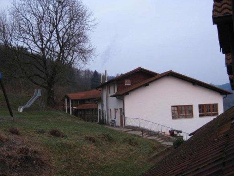 Ausblick vom Zimmer auf den Spielplatz Panoramahotel Fohlenhof